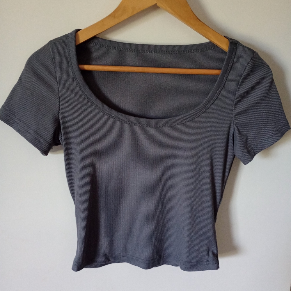 Set of 5 Short Sleeve Ribbed Cropped Tops - Size M/L (Juniors) - Picture 7 of 9
